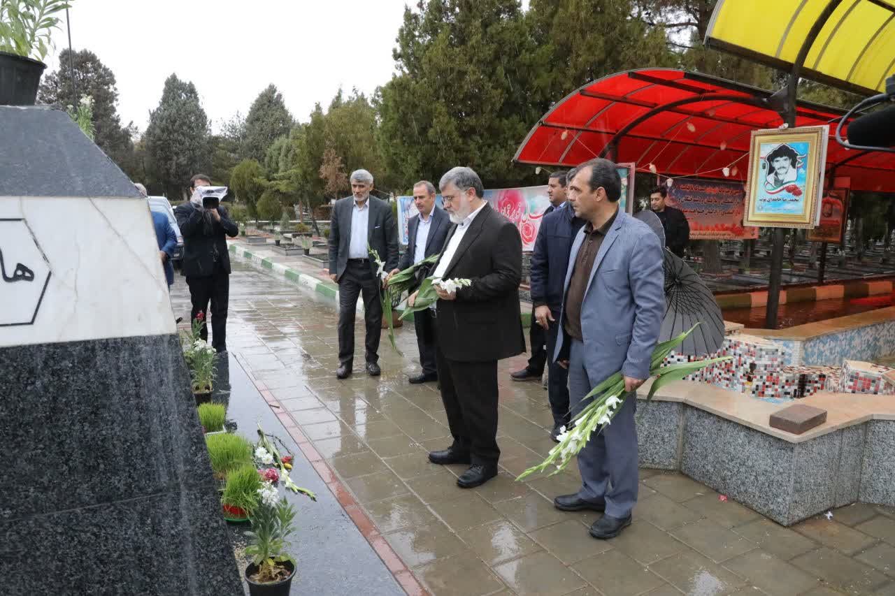 استاندار آذربایجان ‌غربی به مقام شامخ شهدا در ارومیه ادای احترام کرد