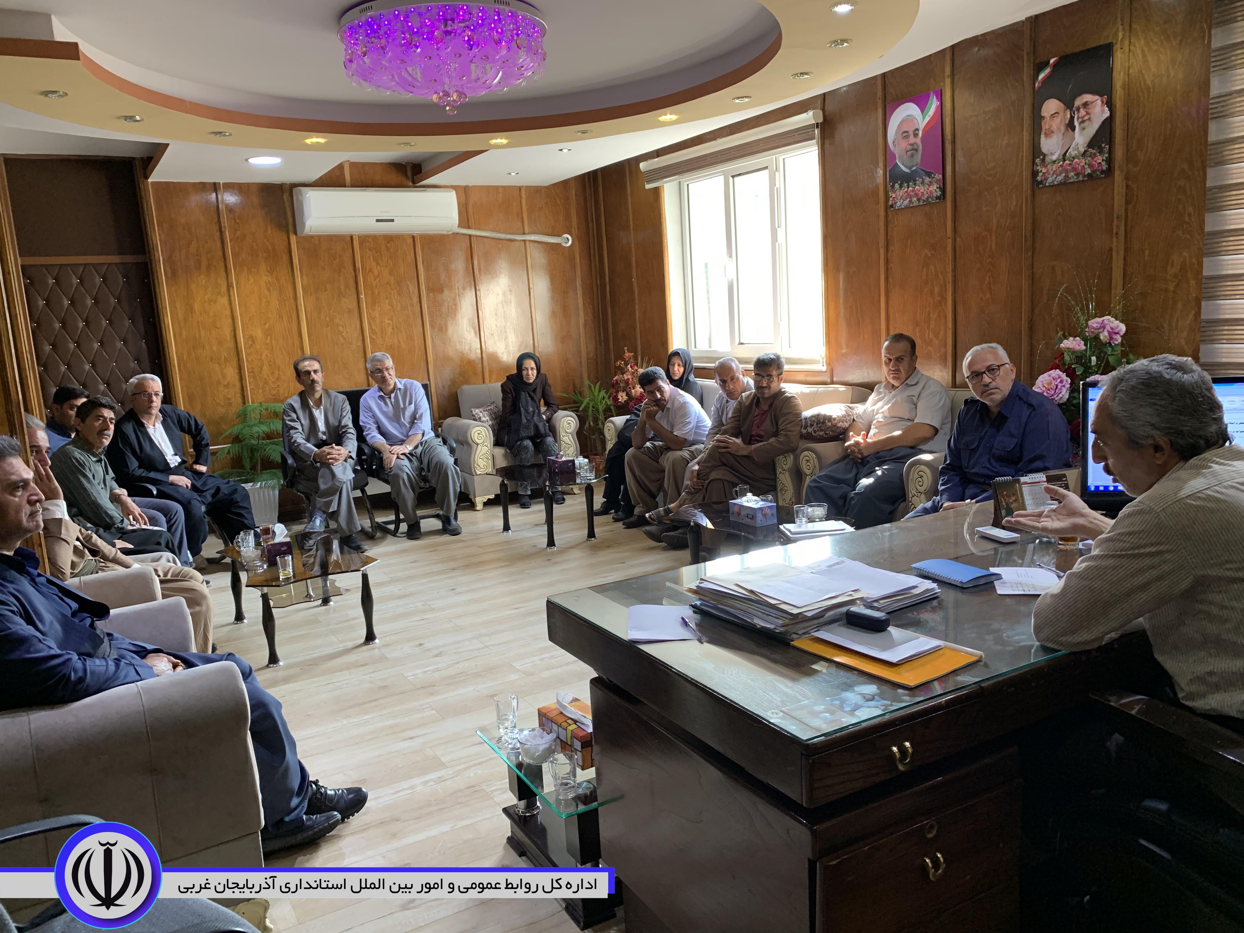 اعضای ستاد مسکن فرهنگیان سردشت با فرماندار دیدار کردند