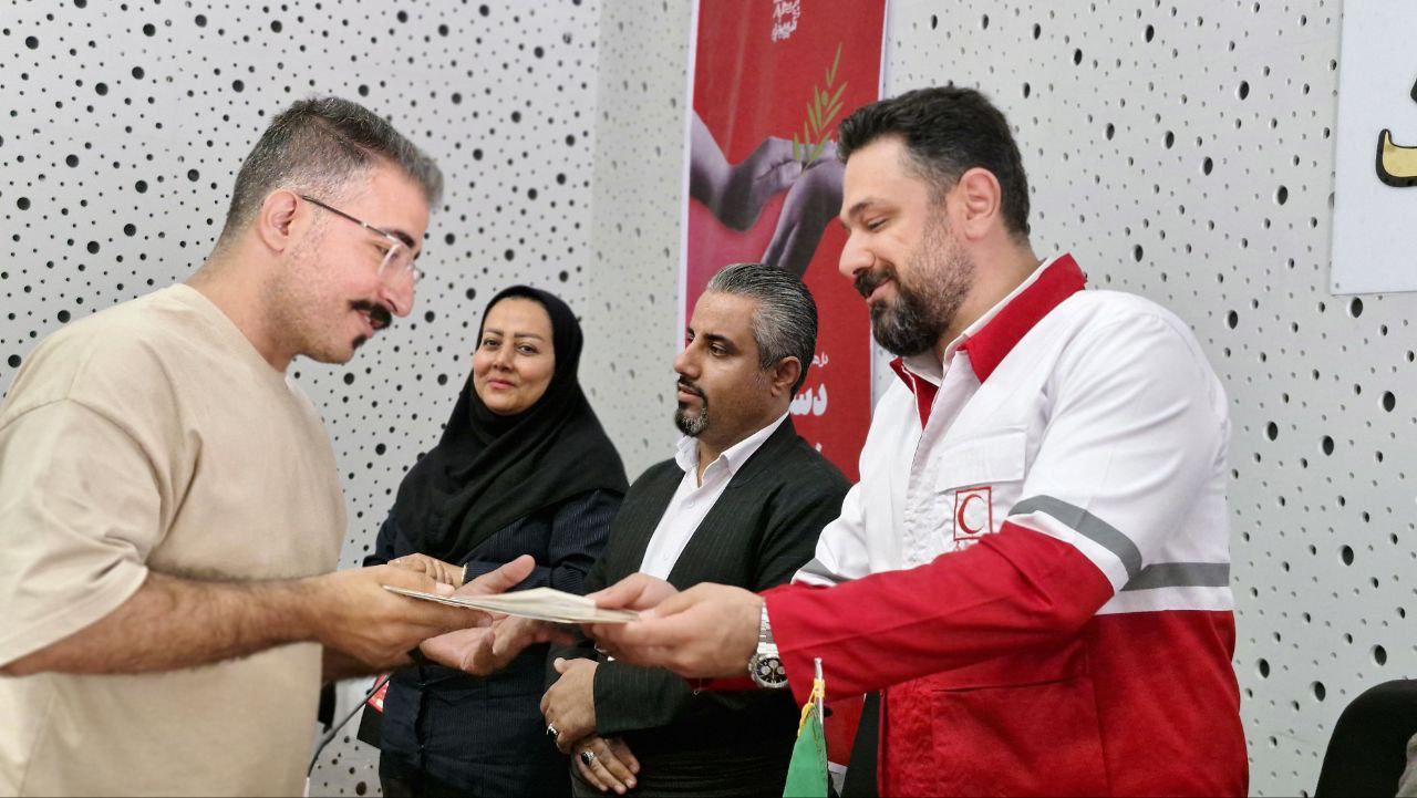 مراسم گرامیداشت هفته هلال احمر در سردشت برگزار شد.