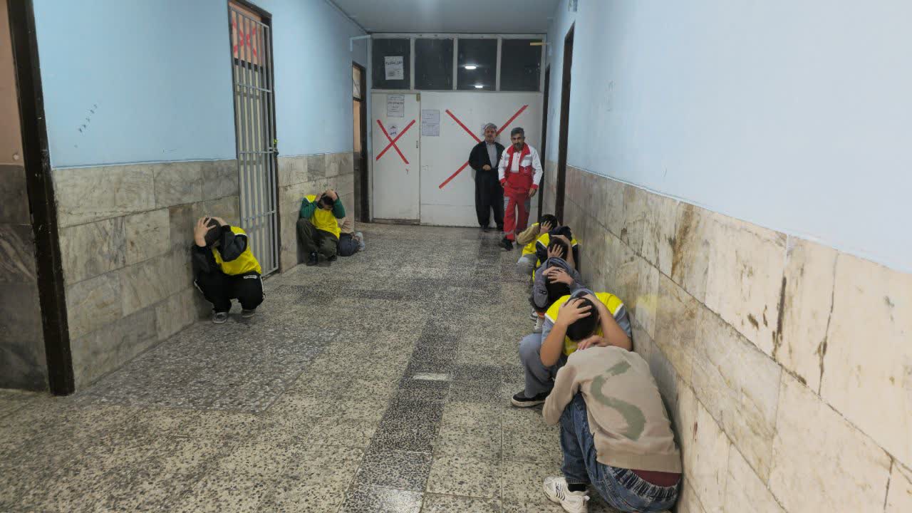 اجرای مانور سراسری زلزله و ایمنی در مدرسه شهید عظیمی