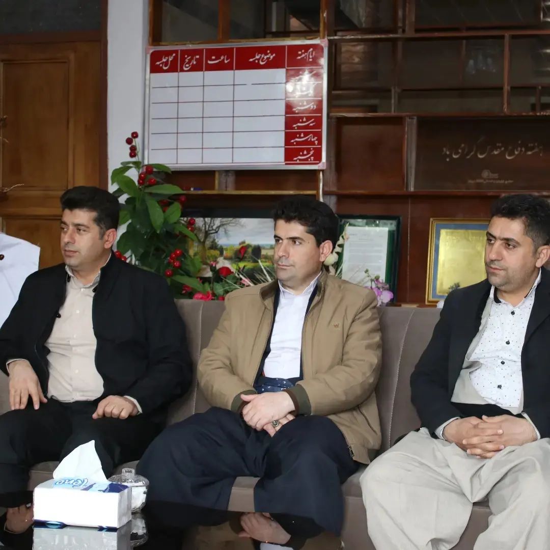 دیدار نوروزی اعضای شورای اسلامی و شهردار شهر ربط با فرماندار شهرستان سردشت