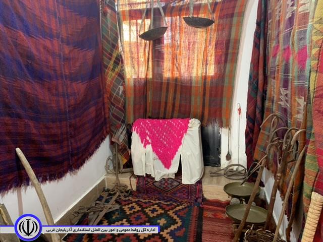 بازدید مدیرکل امور روستایی و شوراهای آذربایجان غربی از موزه مردم شناسی روستای بیوران