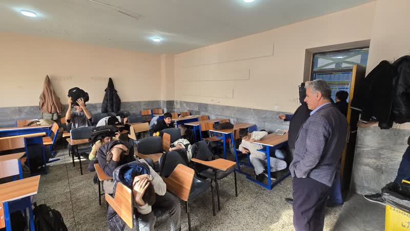 اجرای مانور سراسری زلزله و ایمنی در مدرسه شهید عظیمی