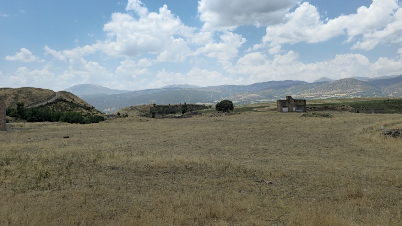 پیگری‌های برای احداث مدرسه "فرهنگ و شرف" در ربط؛ بازدید مسئولان از مدارس سردشت