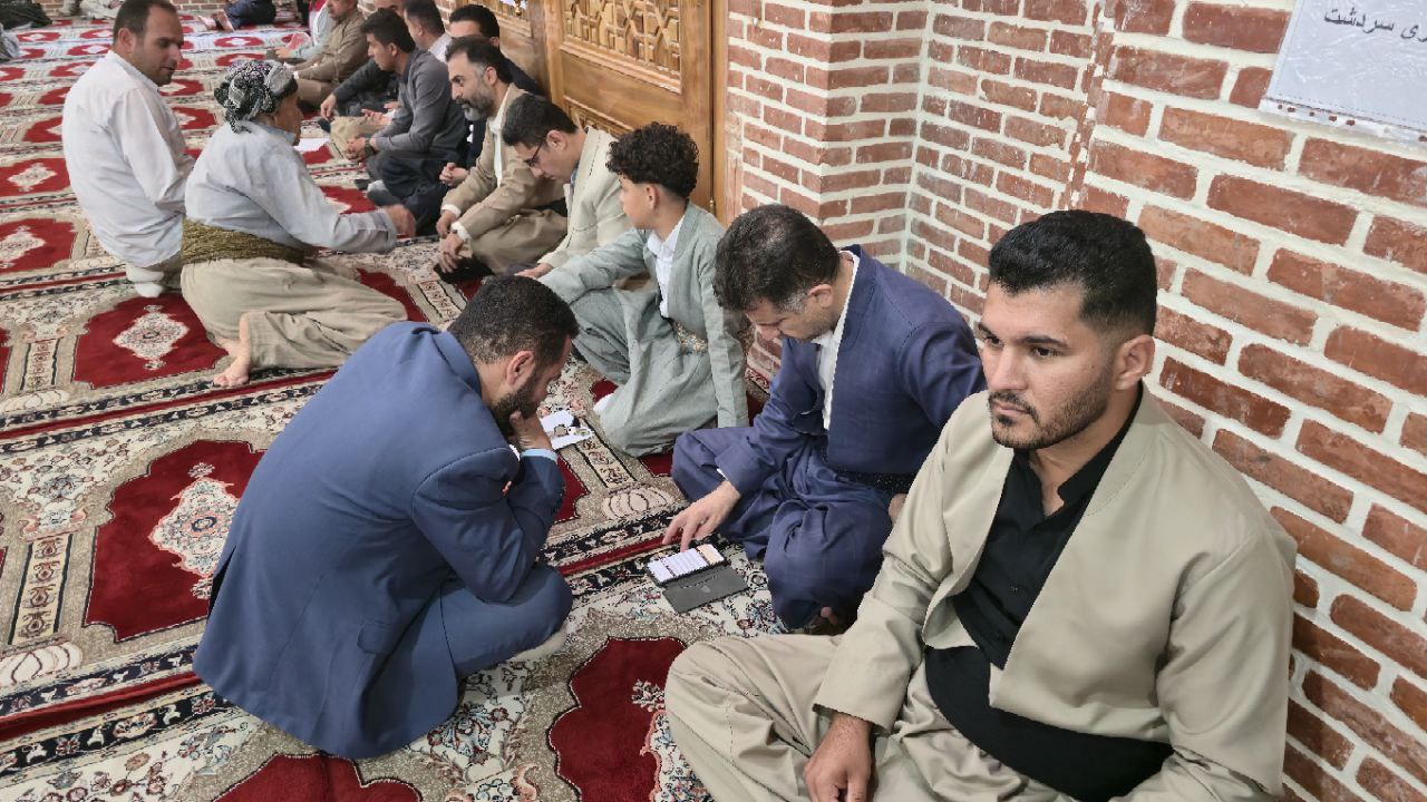 برپایی میز خدمت در نماز جمعه سردشت به مناسبت سالروز آزادسازی خرمشهر