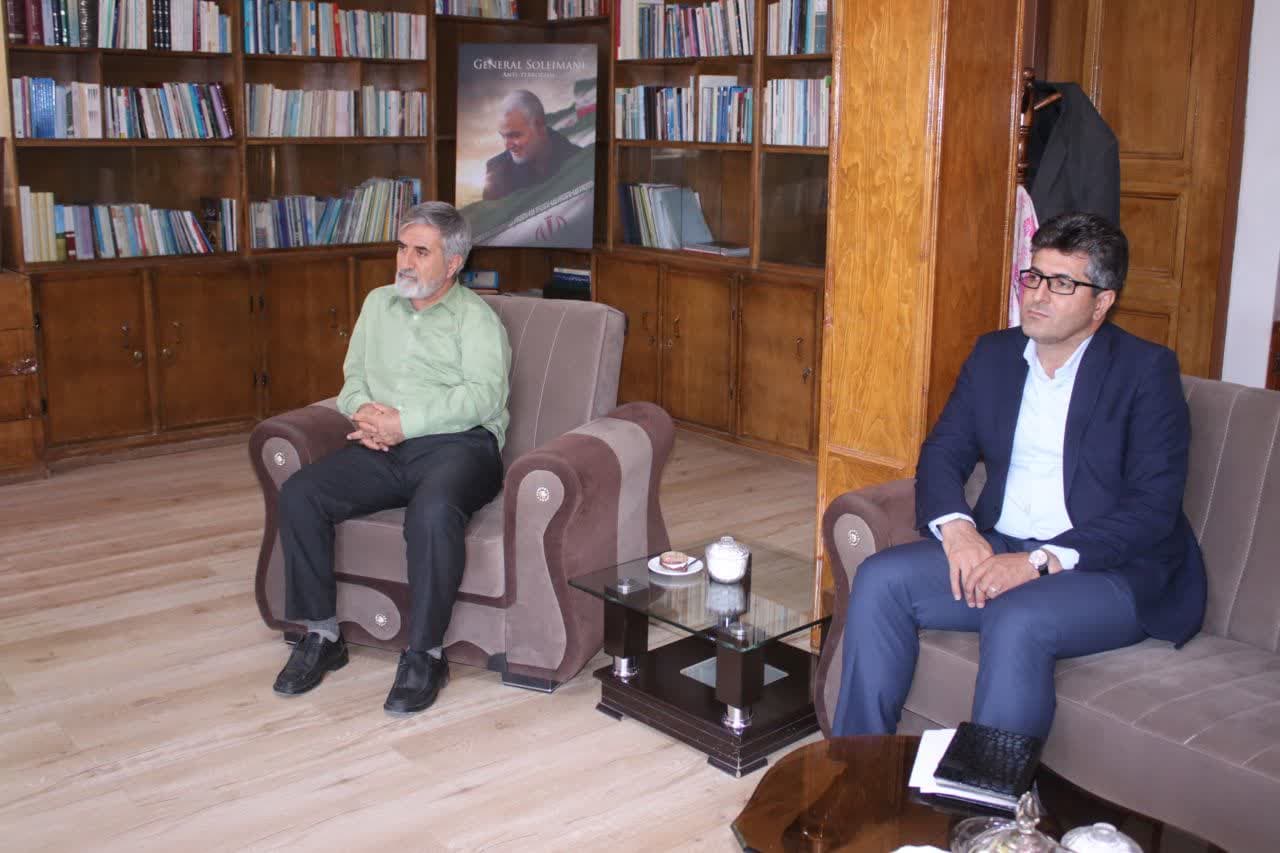 دیدار مدیر کل ثبت احوال آذربایجان غربی با فرماندار شهرستان سردشت/ تعیین تکلیف افراد فاقد شناسنامه و صدور کارت موقت برای آنها/ فاقدین شناسنامه هر چه سریعتر به اداره ثبت احوال مراجعه کنند