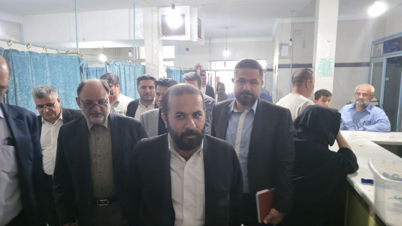 بازدید میدانی ریباز میرزایی سرپرست فرمانداری شهرستان سردشت به همراه مهندس کمال حسین پور نماینده مردم پیرانشهر، سردشت و میرآباد در مجلس شورای اسلامی از درمانگاه دولتی شهدا سردشت
