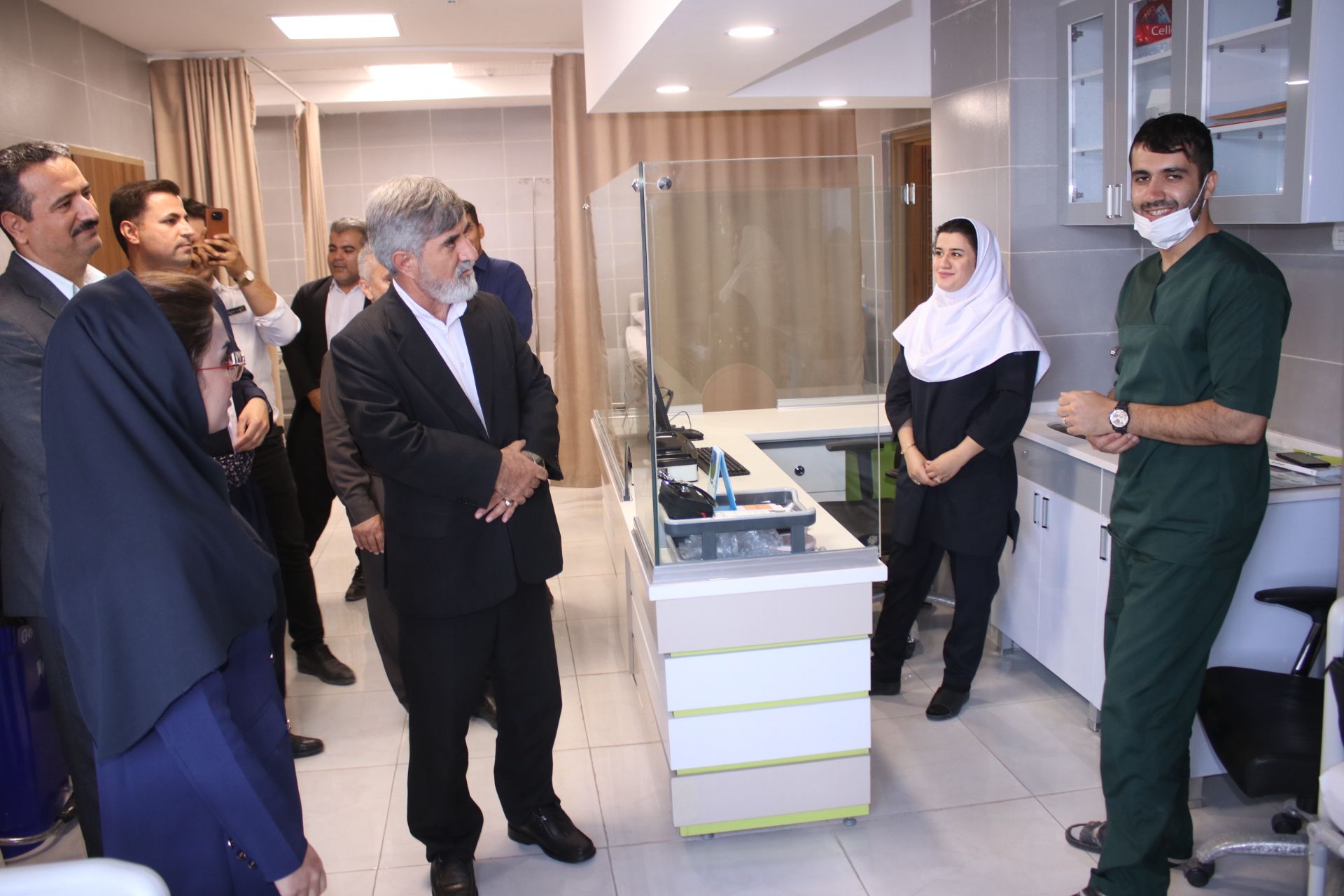 بازدید سرپرست فرمانداری شهرستان سردشت از درمانگاه تامین اجتماعی / درمانگاه تامین اجتماعی آماده ارائه خدمات بهداشتی و درمانی برای عموم مردم است