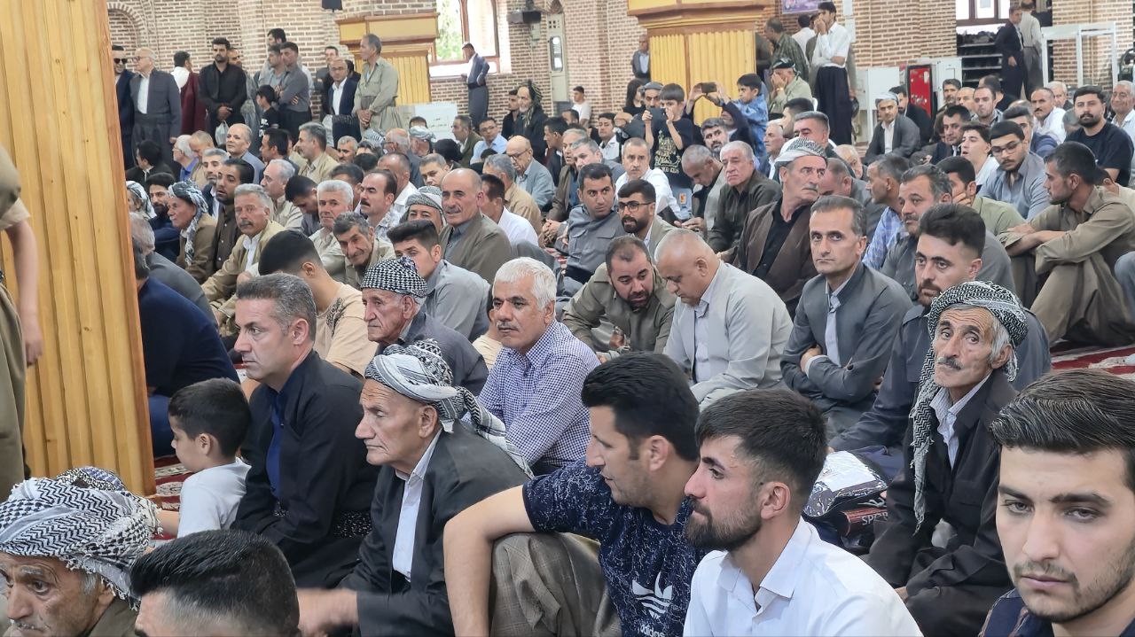 آیین بدرقه حجاج خانه خدا 1404 سردشت با حضور ریباز میرزایی سرپرست فرمانداری شهرستان سردشت و امامان جمعه شهرهای سردشت و مهاباد