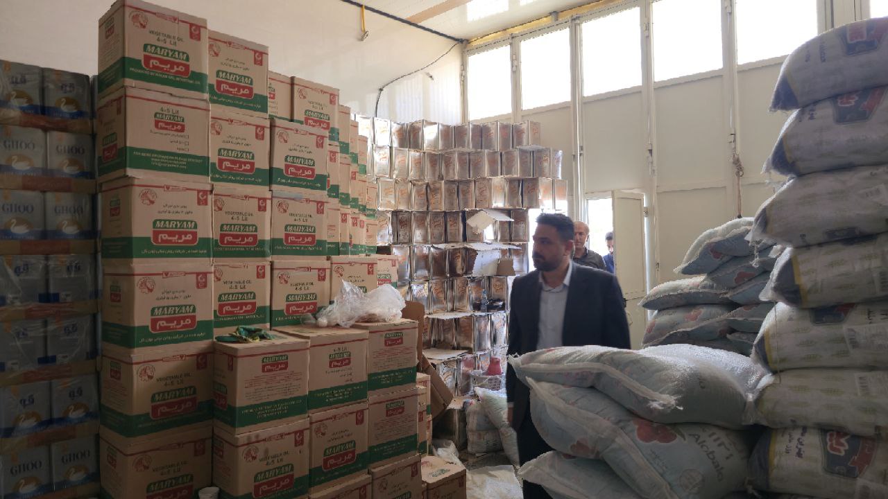 فرماندار سردشت از انبارهای مواد غذایی بازدید کرد/ تأکید بر وجود ذخایر کافی در شهرستان