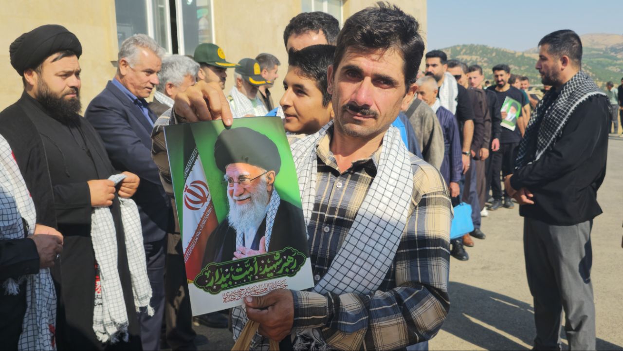 🔻بدرقه کاروان آیین تشییع آقای شهید ایران آیت الله العظمی شهید سید علی حسینی خامنه ای با حضور ریباز میرزایی فرماندار شهرستان سردشت