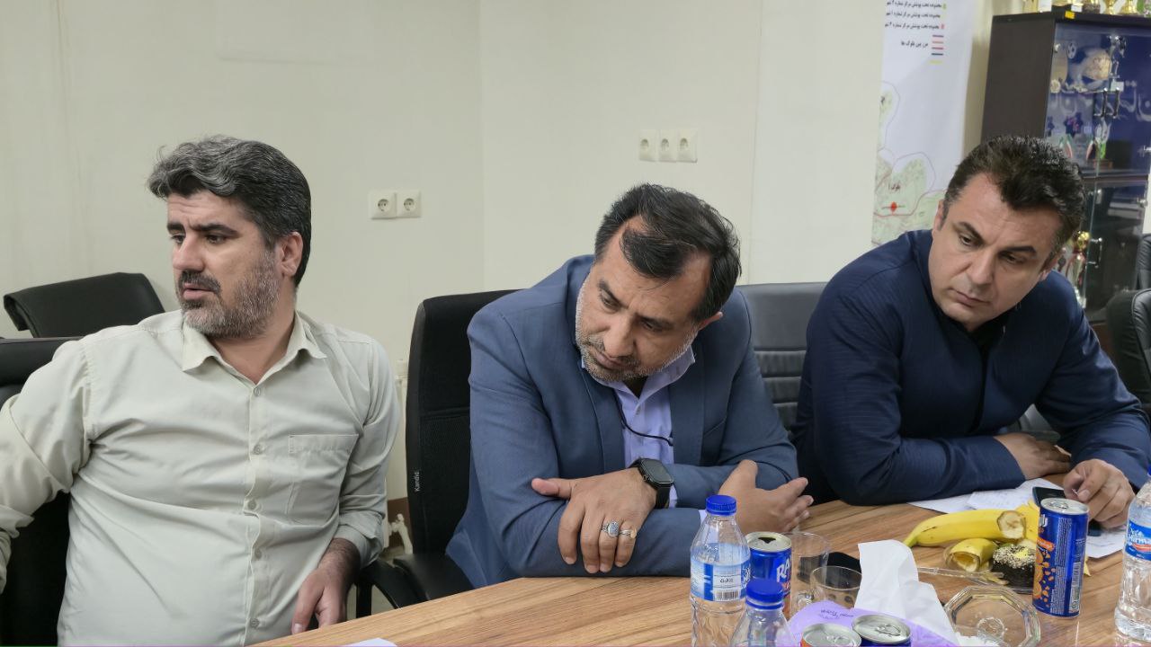 «جلسه فوری بررسی مشکلات شبکه بهداشت و درمان شهرستان سردشت با حضور سرپرست فرماندار، نماینده مجلس و رئیس دانشگاه علوم پزشکی استان آذربایجان‌غربی»