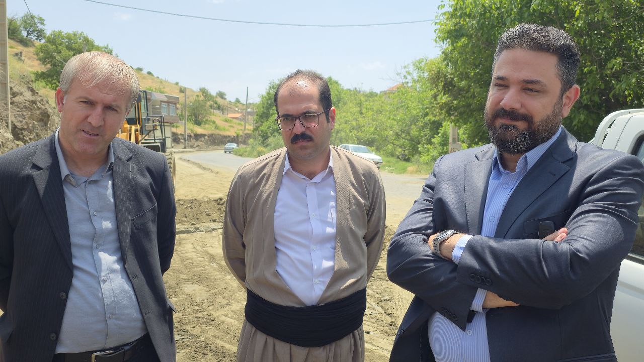 بازدید ریباز میرزایی فرماندار شهرستان سردشت به همراه بخشدار بخش مرکزی از پروژه راهسازی روستای باوه