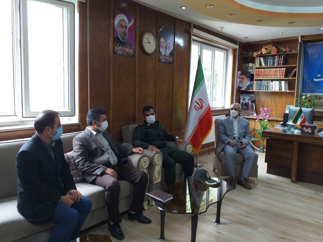 دیدار و گفتگوی روسای اداره راه وشهرسازی و دانشگاه آزاد اسلامی با فرماندار شهرستان سردشت ؛