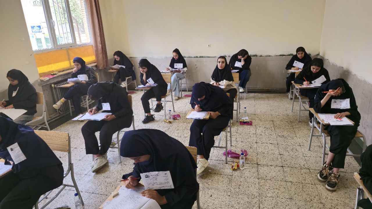 بررسی میدانی فرآیند برگزاری آزمون سراسری؛ حضور سرپرست فرمانداری شهرستان سردشت در حوزههای امتحانی کنکور 1404