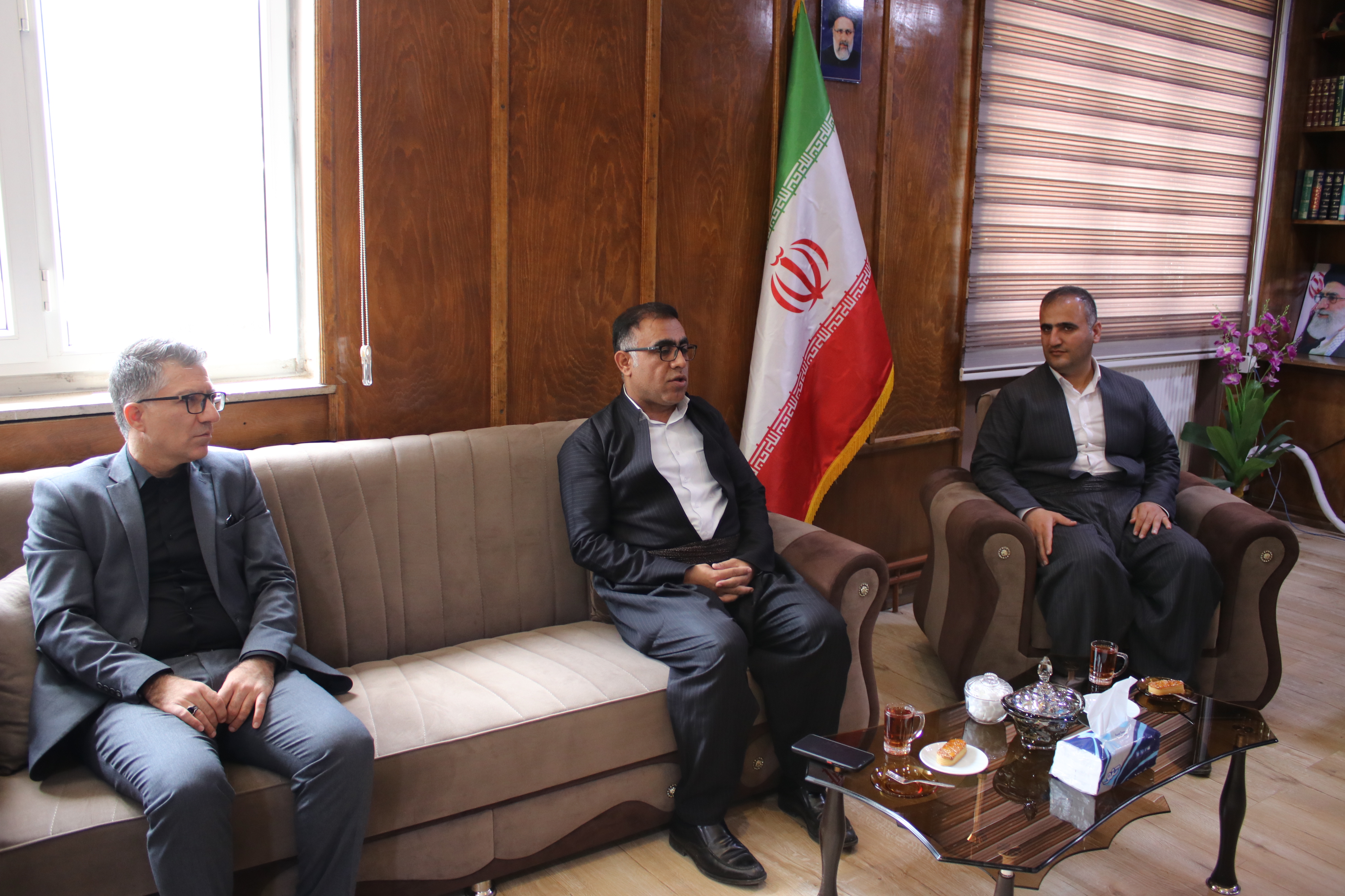 دیدار اعضای شورای اسلامی شهر و شهردار با فرماندار شهرستان سردشت