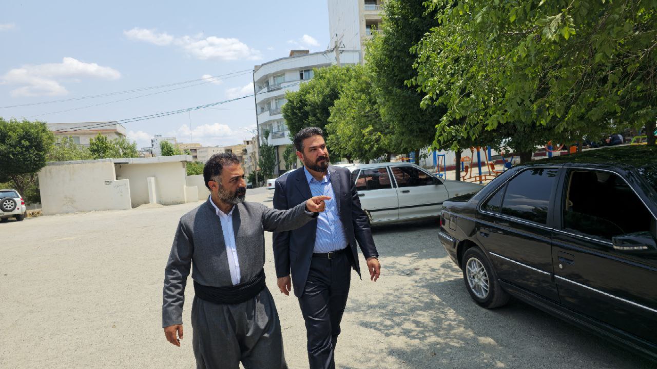 فرماندار شهرستان سردشت به همراه شهردار سردشت از عملیات بهسازی و زیباسازی پارک لاله بازدید کردند.