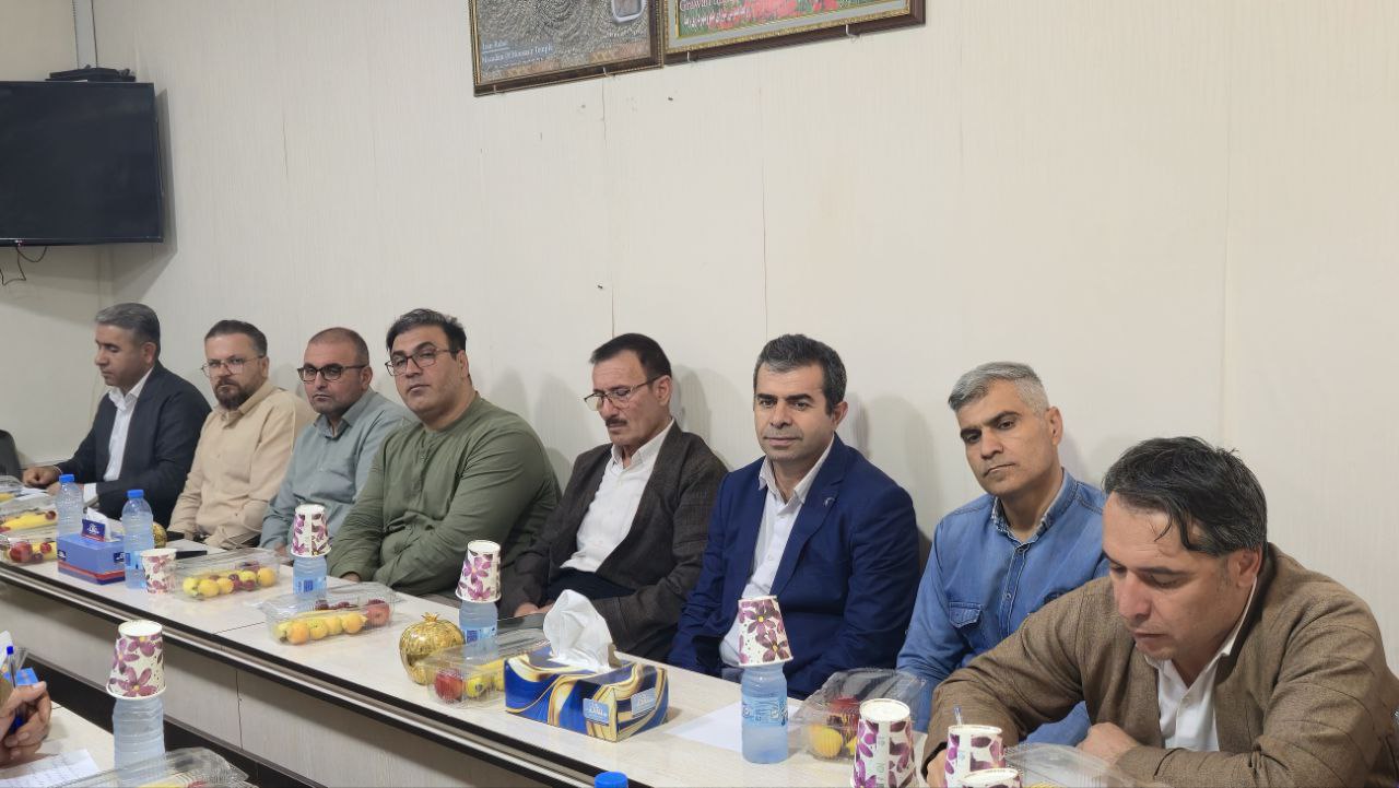 جلسه بررسی مسائل و مشکلات شهر ربط با ریاست ریباز میرزایی فرماندار سردشت برگزار شد.