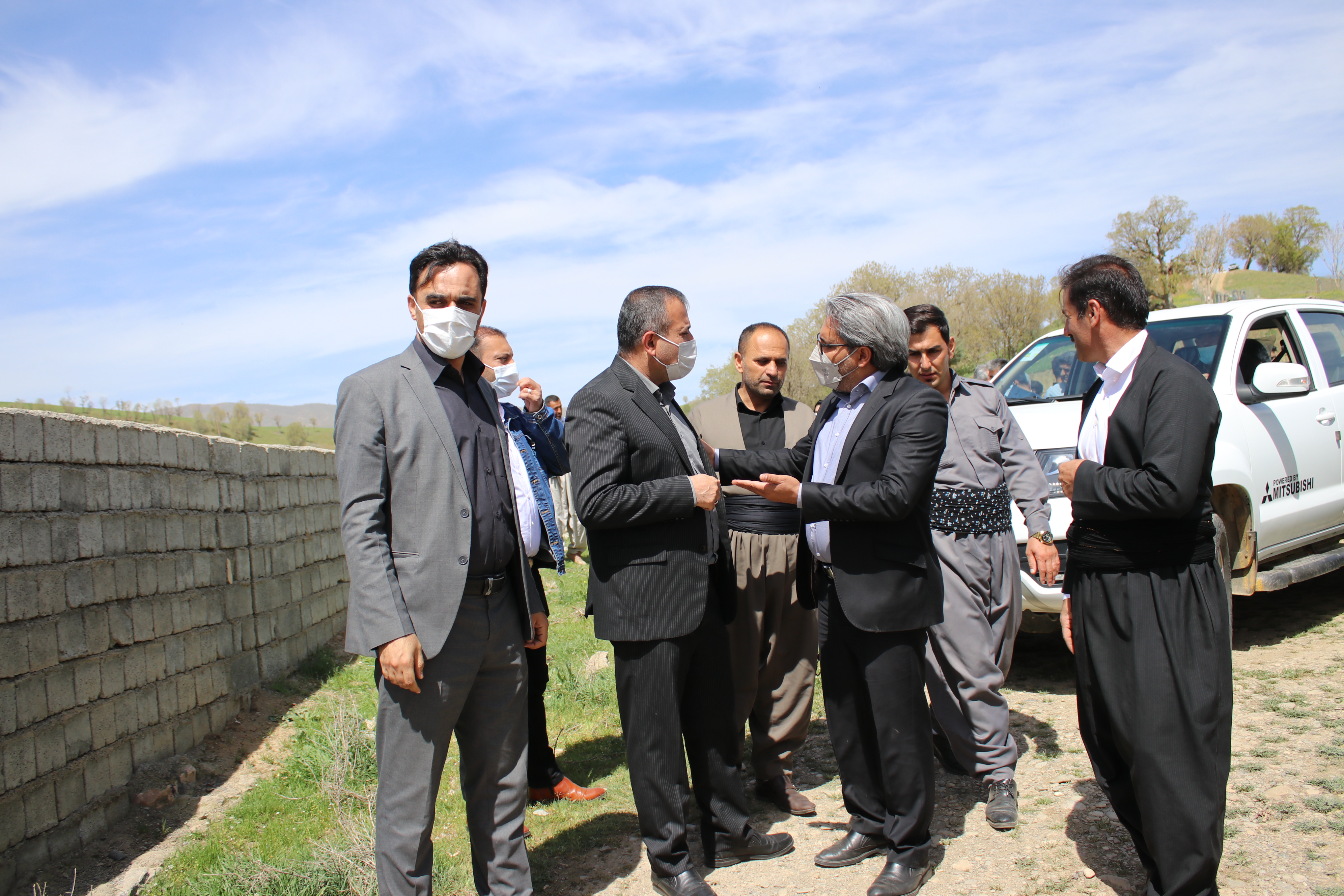 کلنگ دو طرح آموزشی و ورزشی در سردشت به زمین زده شد