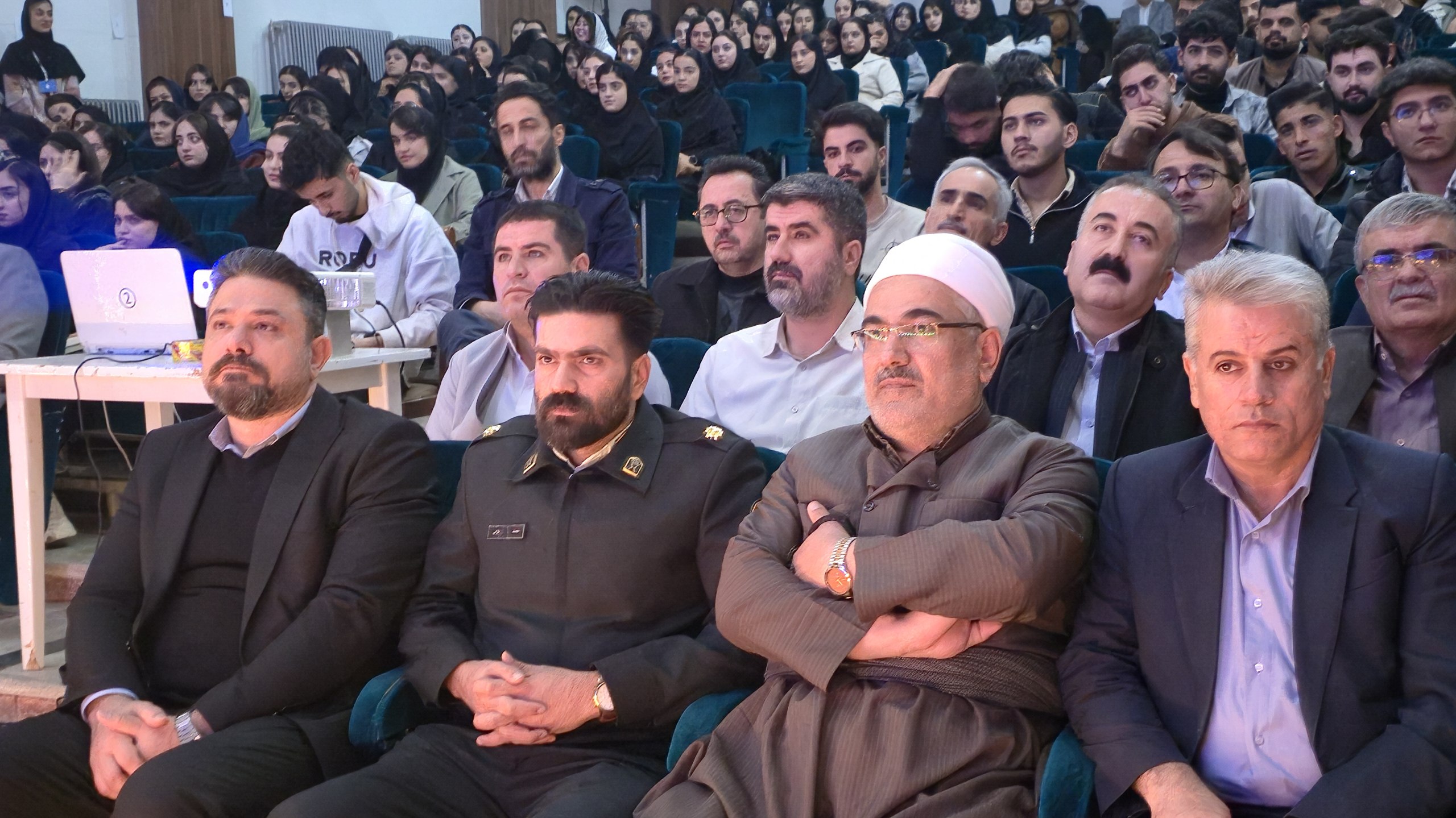 مراسم پرشور و با شکوهی به مناسبت روز دانشجو، در شهرستان سردشت و با حضور گسترده و چشمگیر دانشجویان برگزار شد.