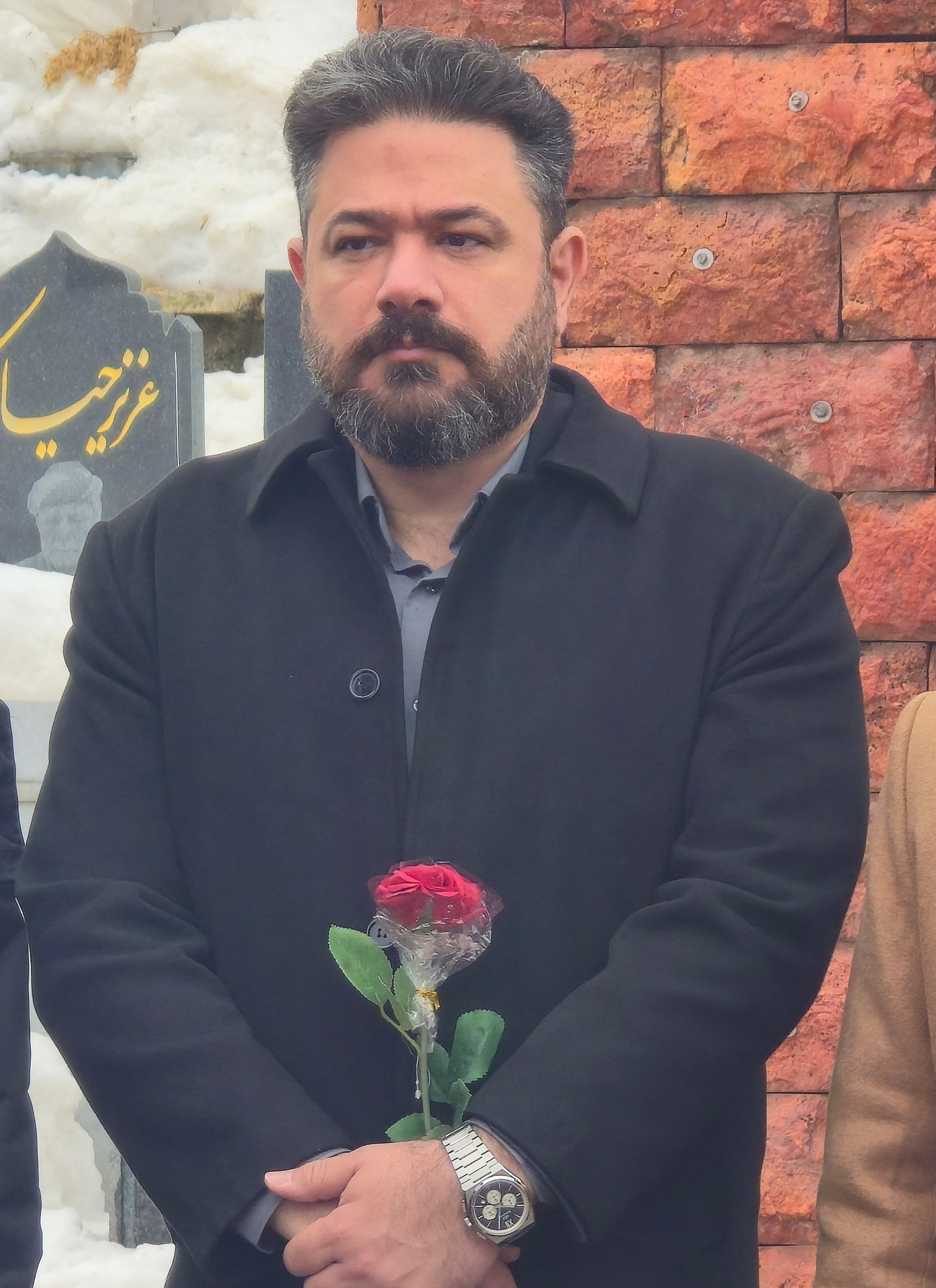 غبارروبی مزار شهدای سردشت به مناسبت دهه مبارکه فجر