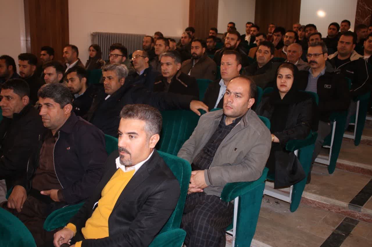 بیش از 2 هزار نفر عوامل اجرایی برای برگزاری انتخابات در سردشت همکاری می‌کنند / عوامل اجرایی نقش اصلی در امنیت و سلامت انتخابات ایفا می‌کنند