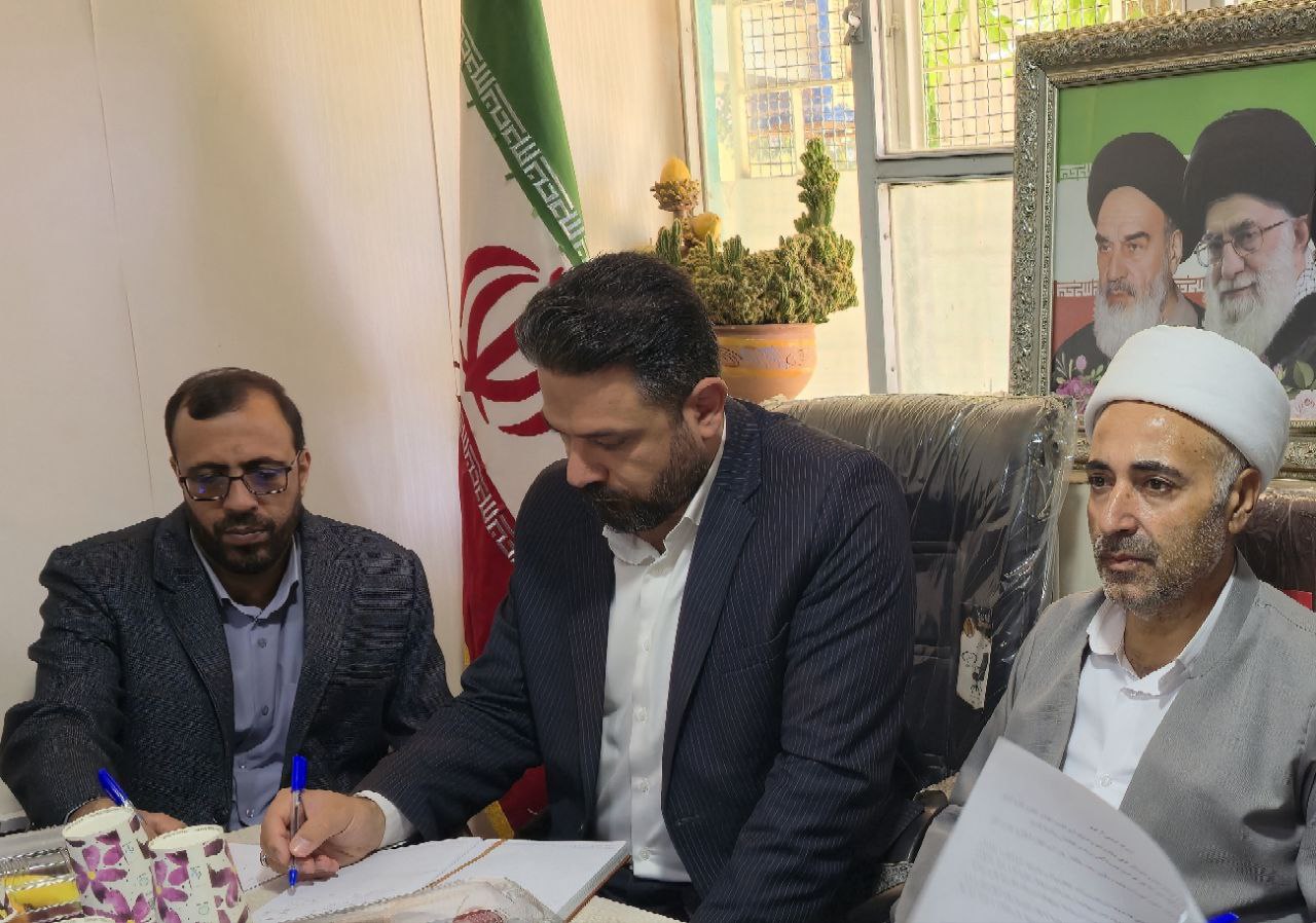 جلسه بررسی مسائل و مشکلات شهر ربط با ریاست ریباز میرزایی فرماندار سردشت برگزار شد.