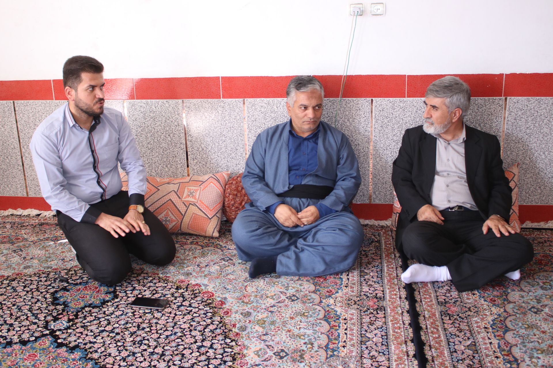 دیدار سرپرست فرمانداری شهرستان سردشت با دو خانواده تحت پوشش کمیته امداد امام خمینی (ره)