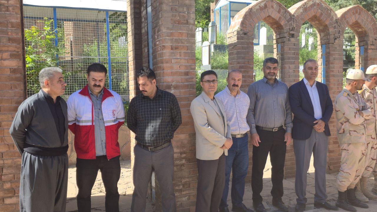 ادای احترام ریباز میرزایی سرپرست فرمانداری شهرستان سردشت به مقام شامخ شهدای سردشت