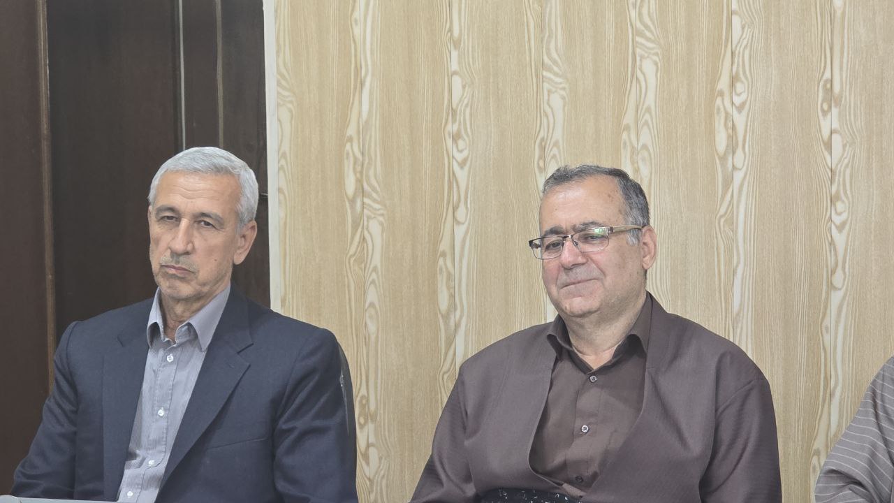 سرپرست فرمانداری سردشت با مدیرعامل بیمارستان خیریه امید و معتمدین انجمن حمایت از بیماران سرطانی دیدار کرد