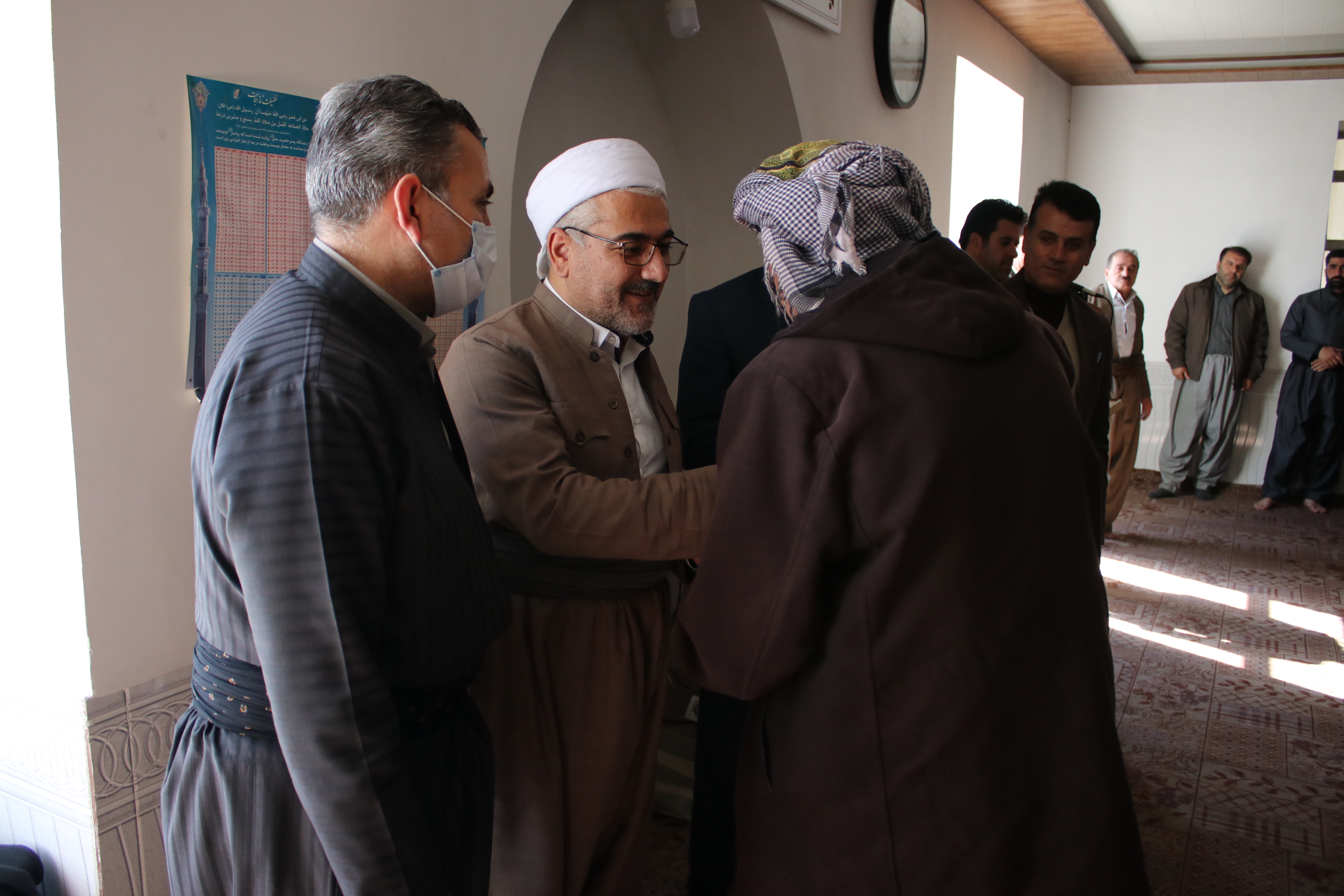 حضور مسئولان شهرستان سردشت برسر مزار شهید کامران علیاری در روستای بانو