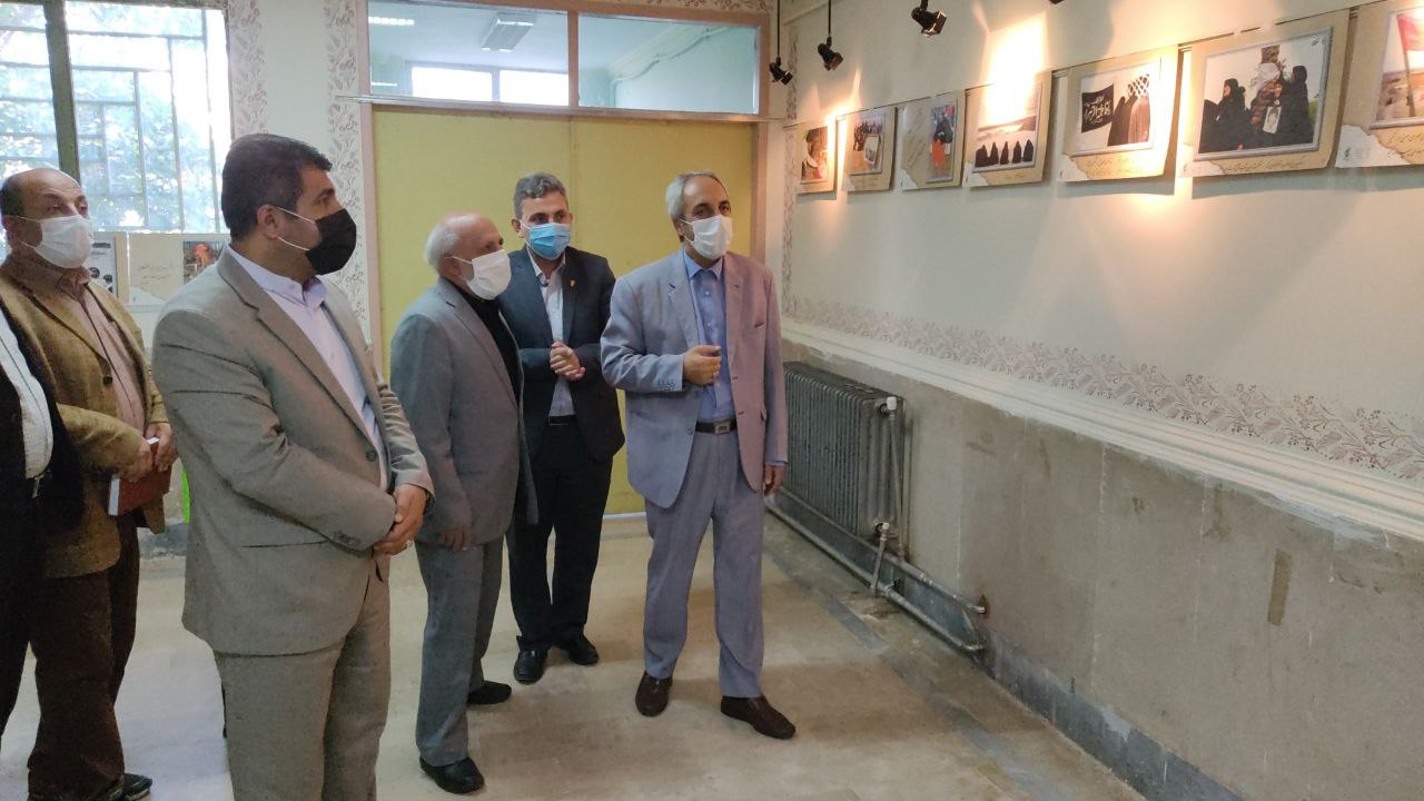️برپایی نمایشگاه عکس و پوستر هفته دفاع مقدس در نگار خانه اداره فرهنگ و ارشاد سردشت