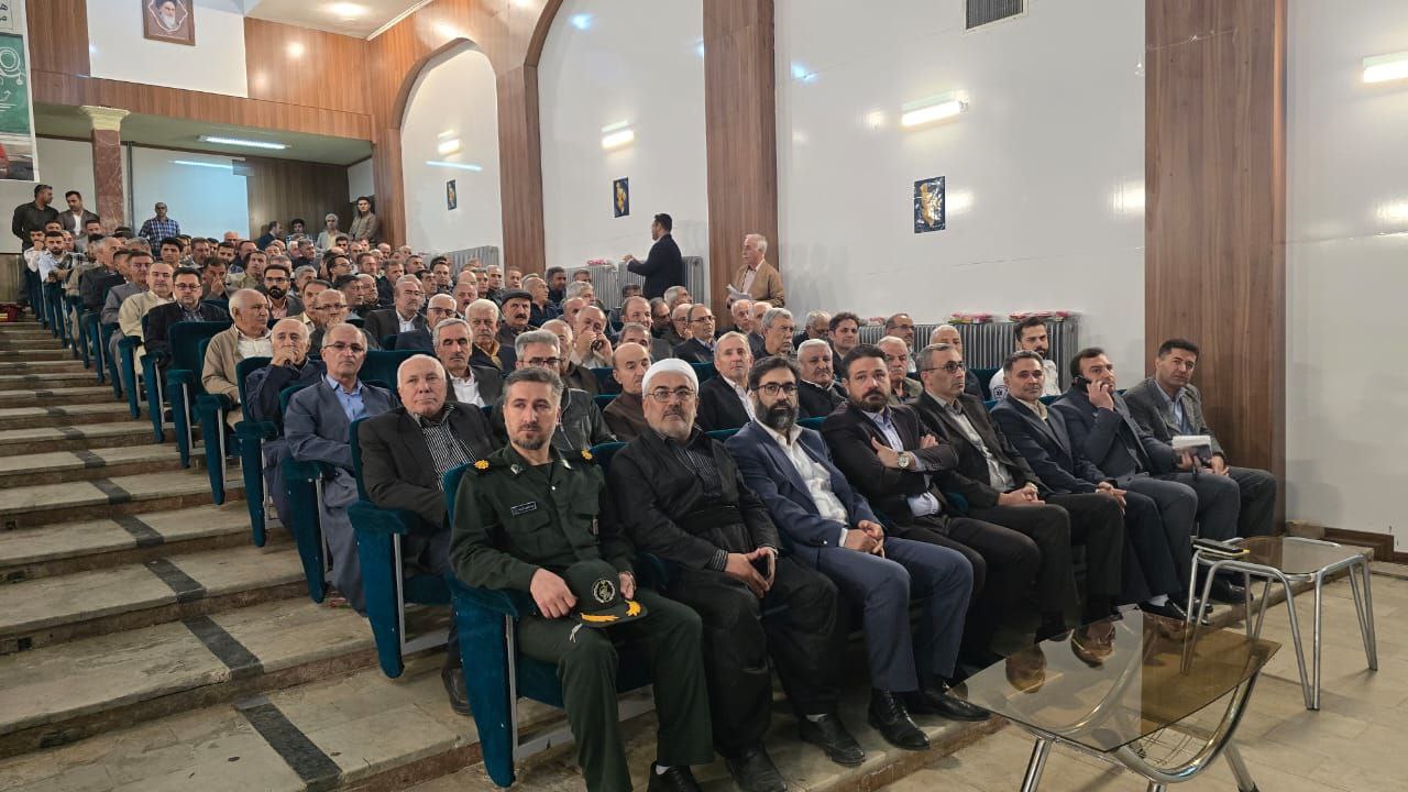 تجلیل از مقام معلم در سردشت؛ آیین بزرگداشت فرهنگیان با حضور مسئولان استانی و شهرستانی برگزار شد.