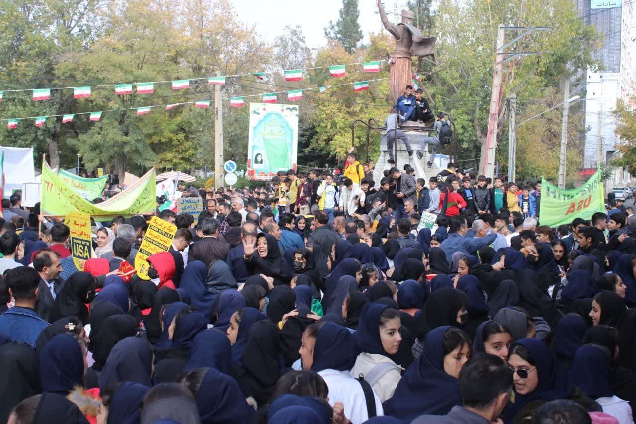 فریاد استکبار ستیزی در سردشت ، دیار سرفههای مقدس، طنین انداز شد