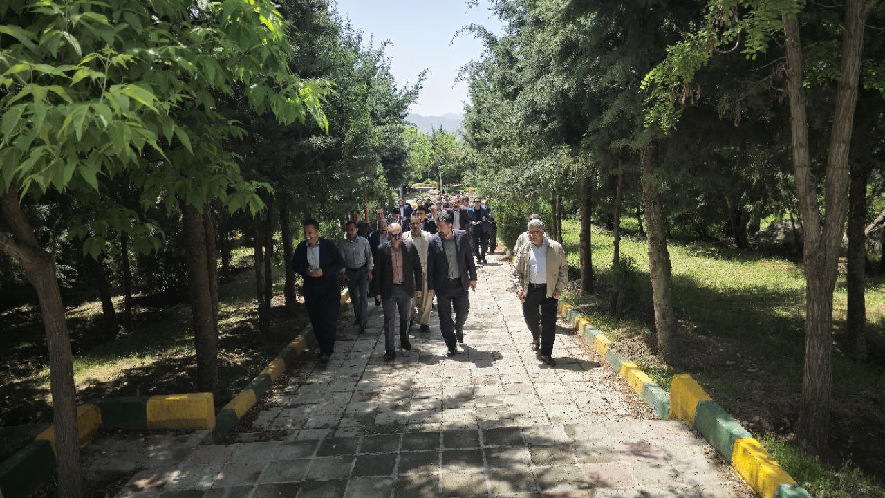 سرپرست فرمانداری سردشت از بوستان روستایی اسلام‌آباد (بیژوه) بازدید کرد