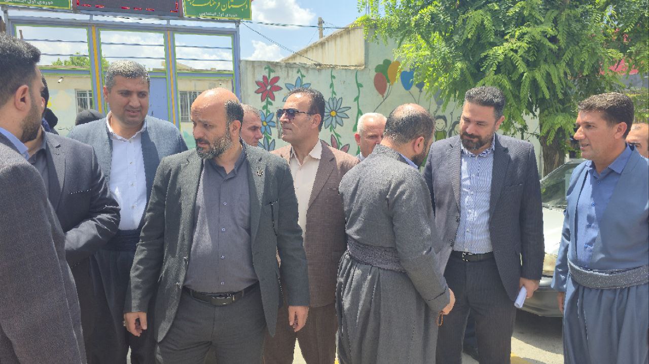 پیگری‌های برای احداث مدرسه "فرهنگ و شرف" در ربط؛ بازدید مسئولان از مدارس سردشت