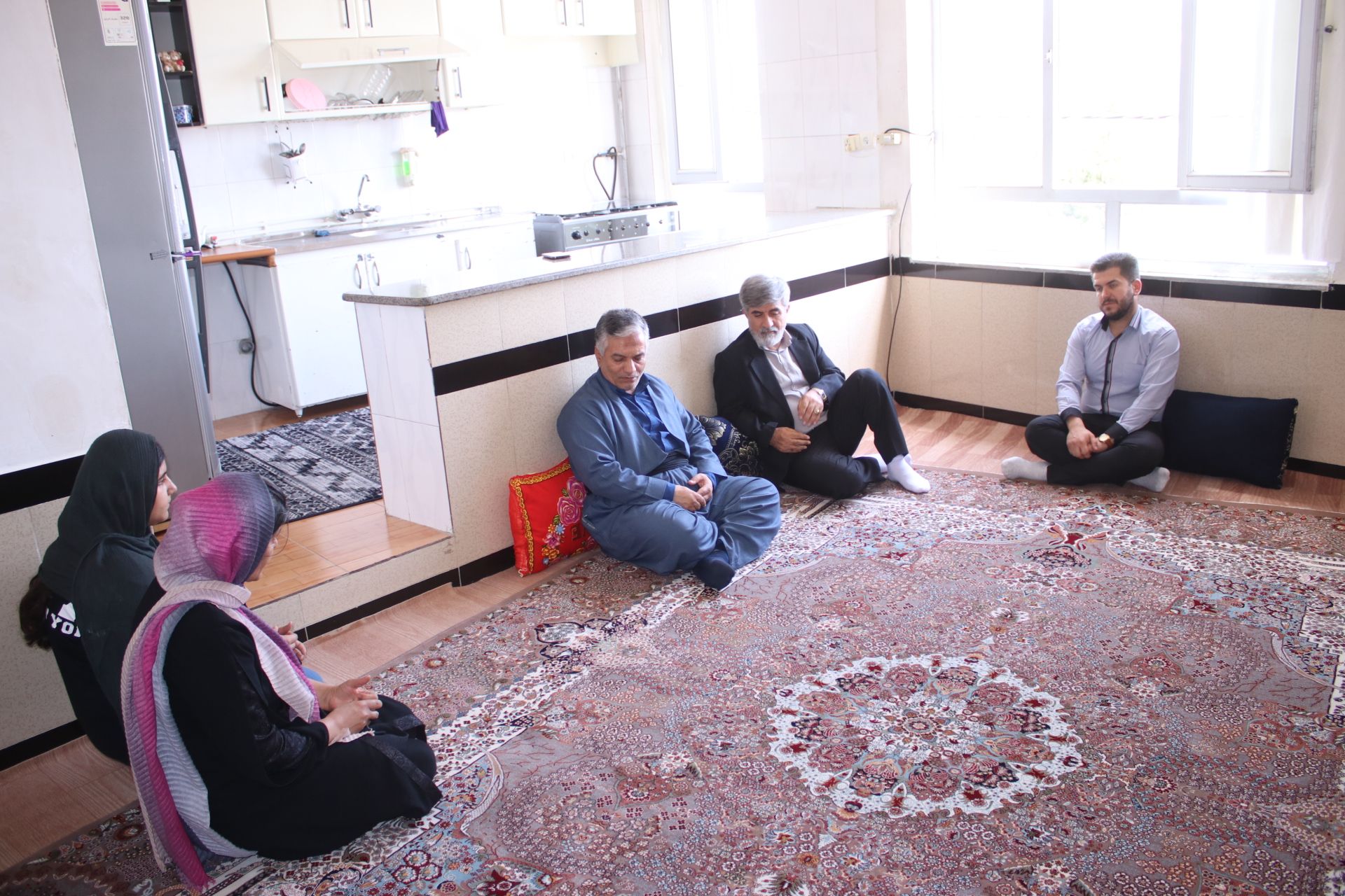 دیدار سرپرست فرمانداری شهرستان سردشت با دو خانواده تحت پوشش کمیته امداد امام خمینی (ره)
