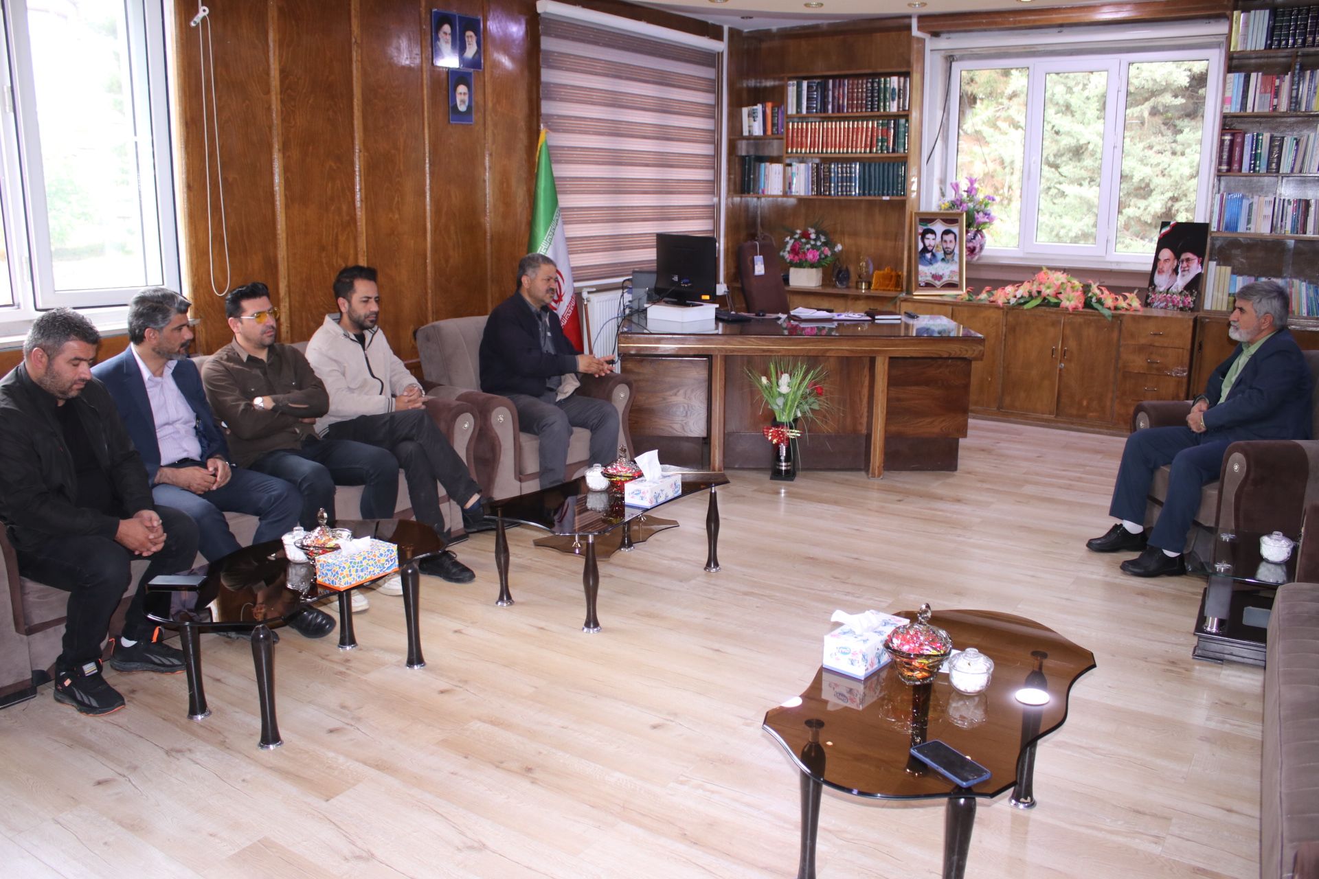 دیدار عوامل تولیدکننده برنامه اولدوز شبکه سیمای آذربایجان غربی با سرپرست فرمانداری شهرستان سردشت
