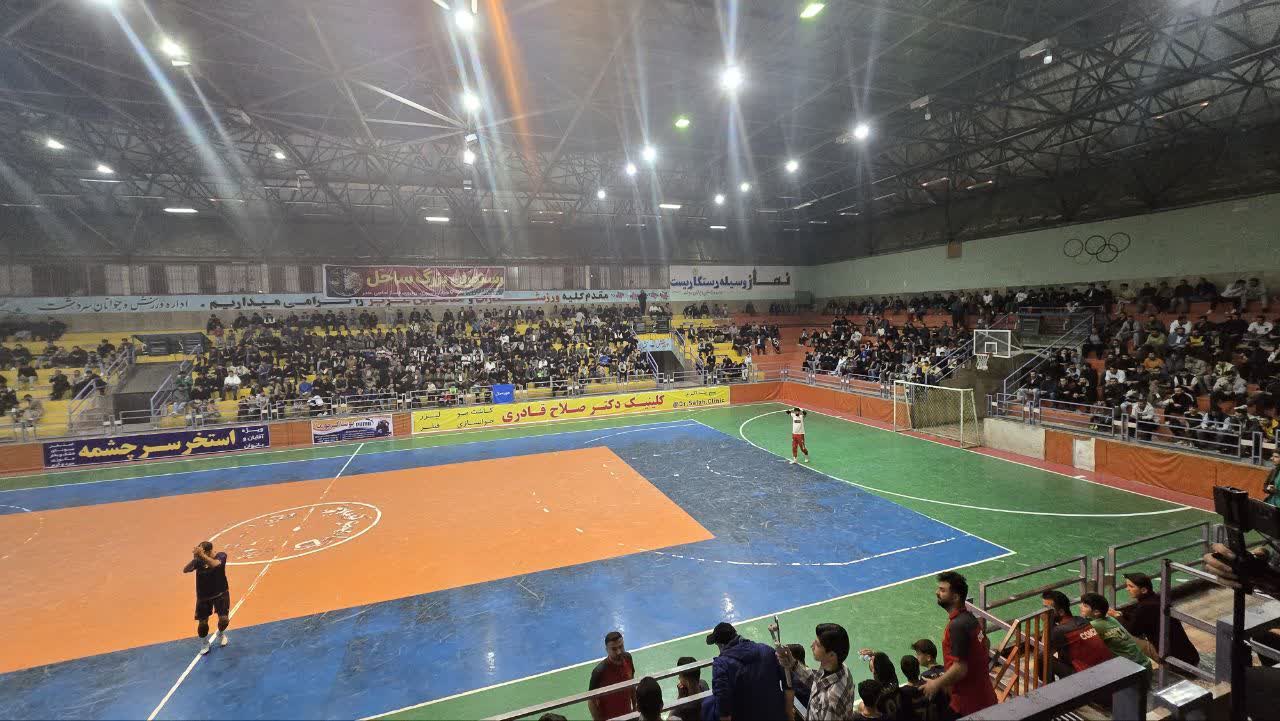 رقابت هیجان‌انگیز در فینال مسابقات فوتسال جام ماه مبارک رمضان سردشت؛