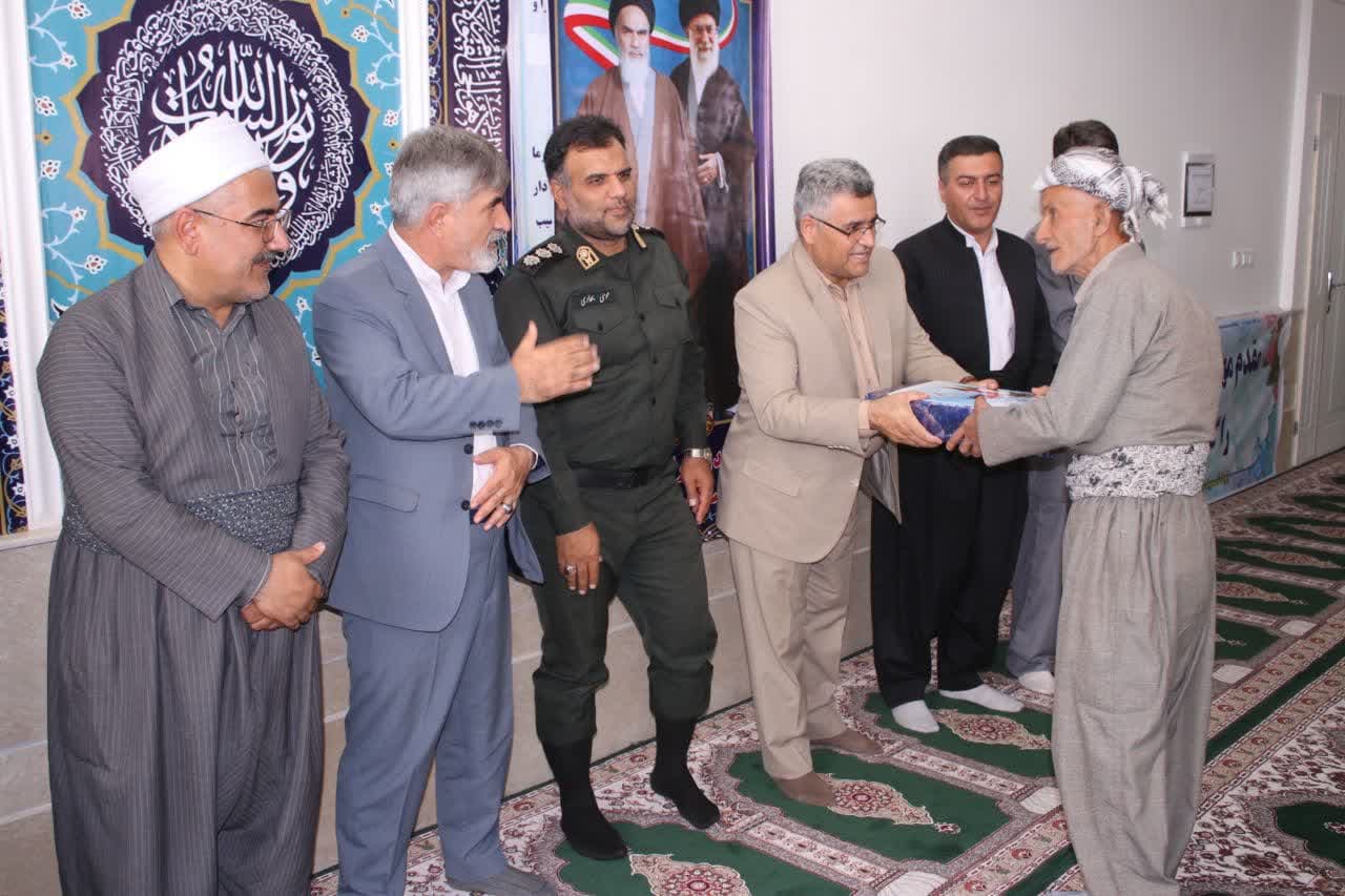 آیین تجلیل از آزادگان در سردشت برگزار شد