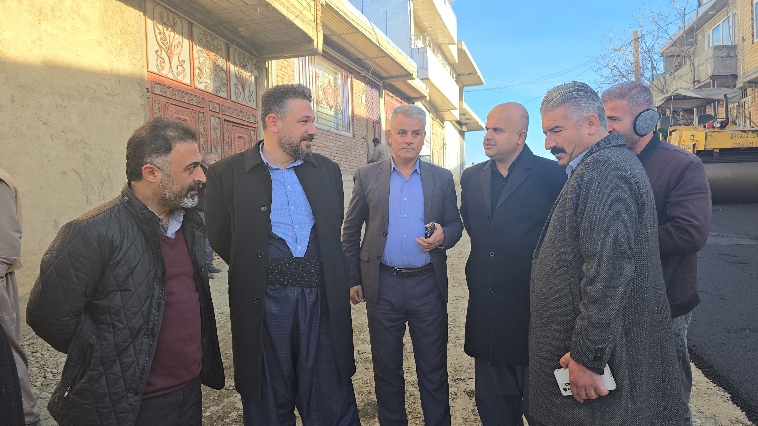 بازدید فرماندار از عملیات آسفالت محله کانی کولکه سردشت