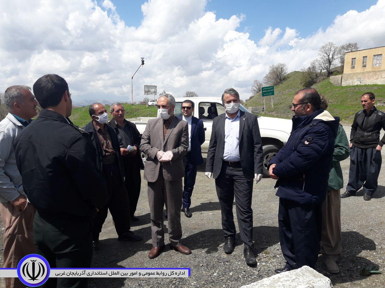 بازدید نخشی پور فرماندار شهرستان سردشت از محل مبادی ورودی و خروجی دارساوین در راستای فاصله گذاری و غربالگری خودروها