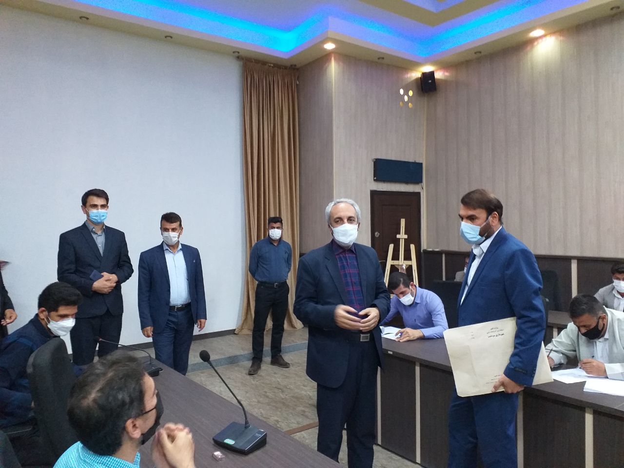 بازدید فرماندار شهرستان سردشت از آزمون تبدیل وضعیت نیروهای شرکتی شهرداری سردشت