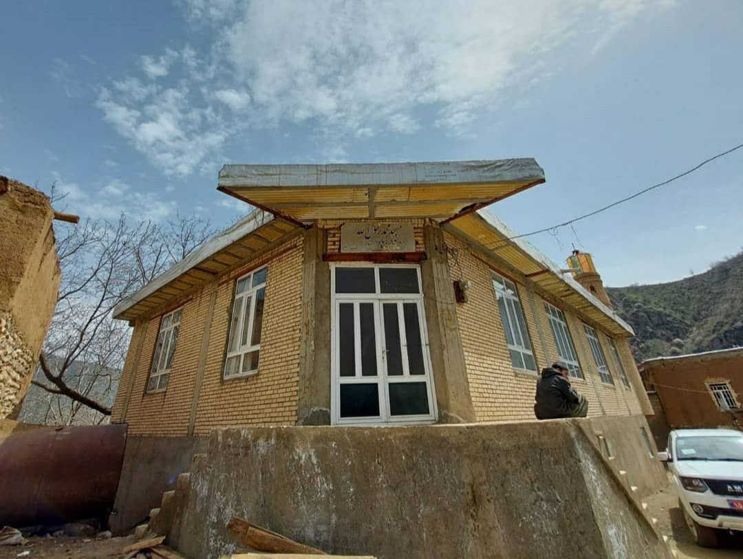 بازدید سرزده فرماندار سردشت به همراه مهندس حسین پور از#( روستای نیوچوان)