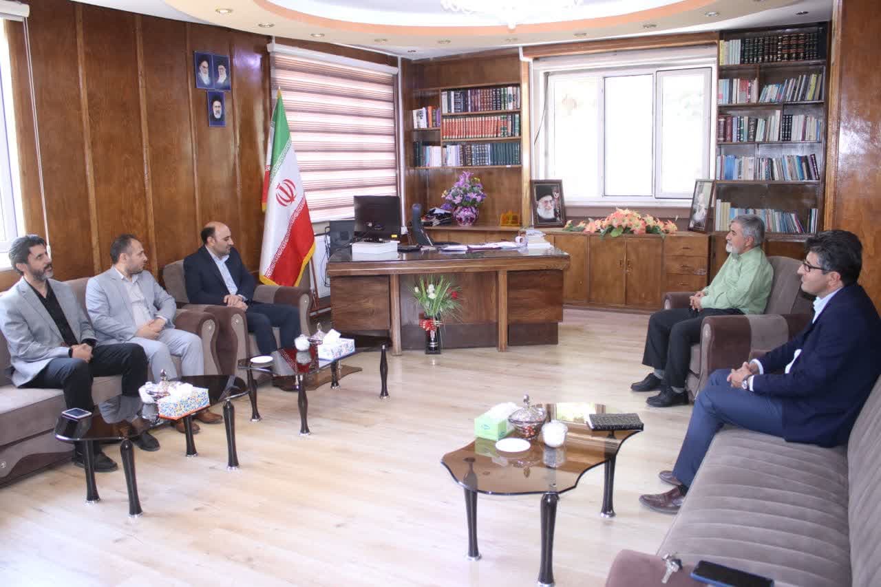 دیدار مدیر کل ثبت احوال آذربایجان غربی با فرماندار شهرستان سردشت/ تعیین تکلیف افراد فاقد شناسنامه و صدور کارت موقت برای آنها/ فاقدین شناسنامه هر چه سریعتر به اداره ثبت احوال مراجعه کنند