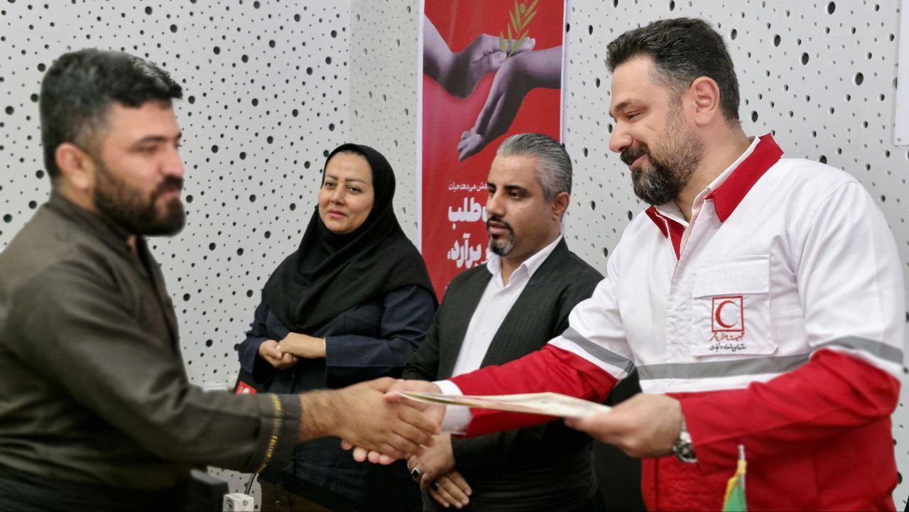 مراسم گرامیداشت هفته هلال احمر در سردشت برگزار شد.