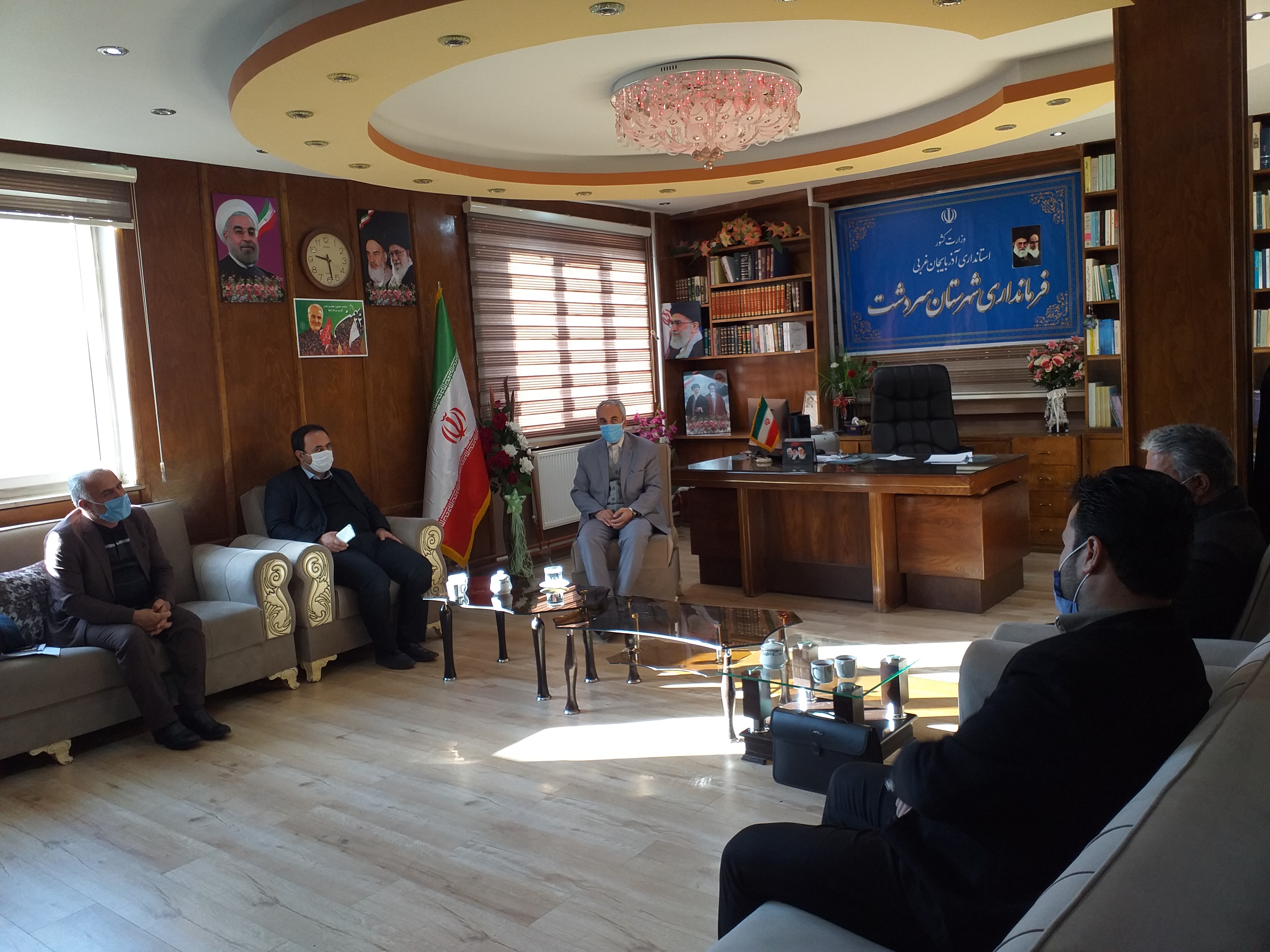به ریاست " اقصی نخشی پور" فرماندارشهرستان سردشت؛ چهارمین جلسه بررسی وشناسایی مصدومین شیمیایی برگزار شد: