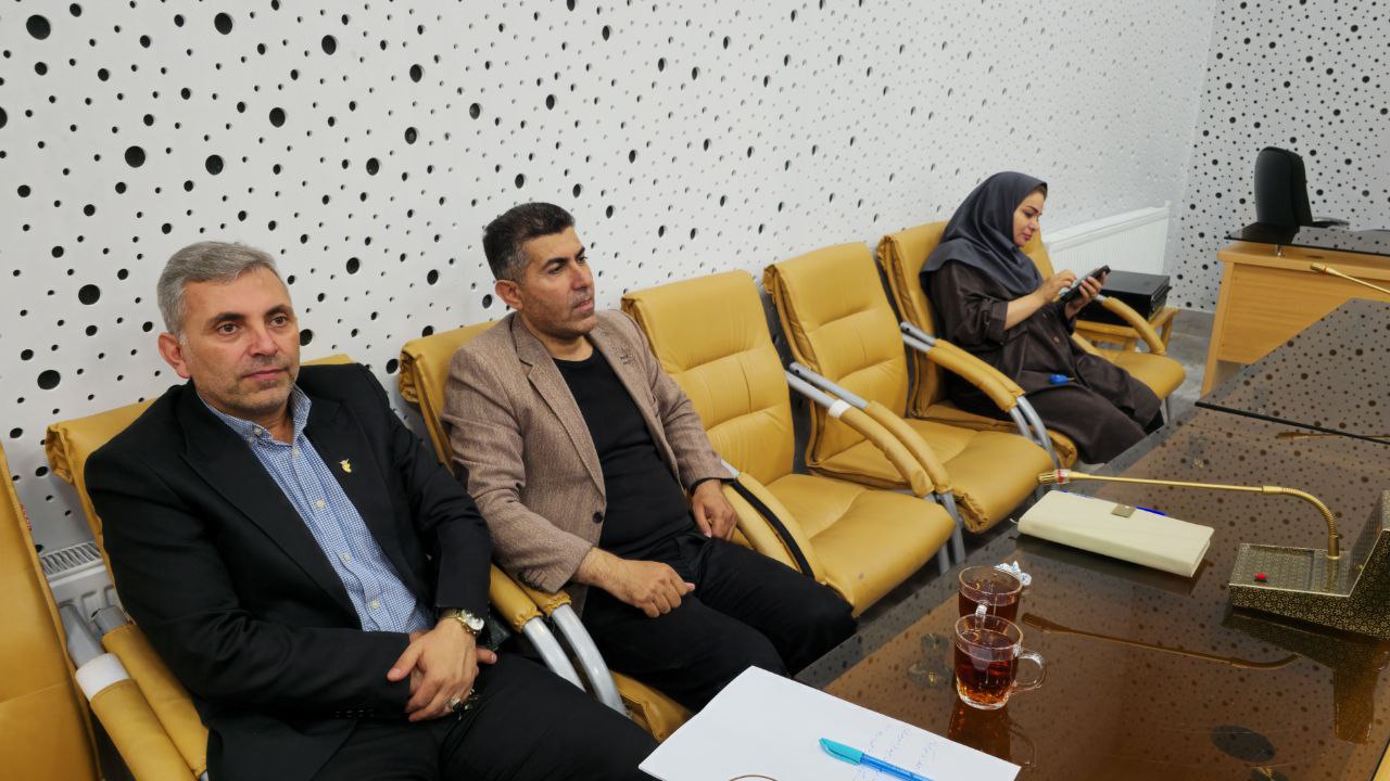 جلسه قرارگاه حمایت از خانواده و جوانی جمعیت به ریاست ریبا میرزایی، سرپرست فرمانداری این شهرستان برگزار شد.