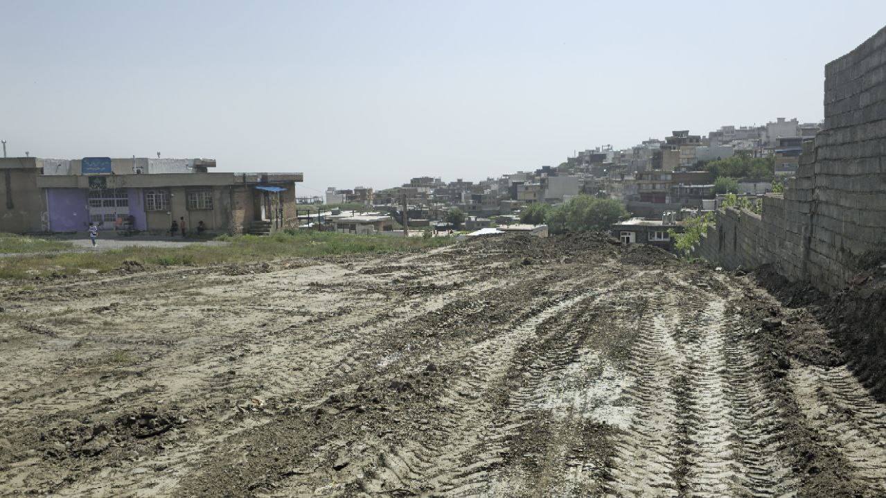 سرپرست فرمانداری سردشت کلنگزنی پروژه چمن مصنوعی مجموعه فرهنگی ورزشی یاس را انجام داد.
