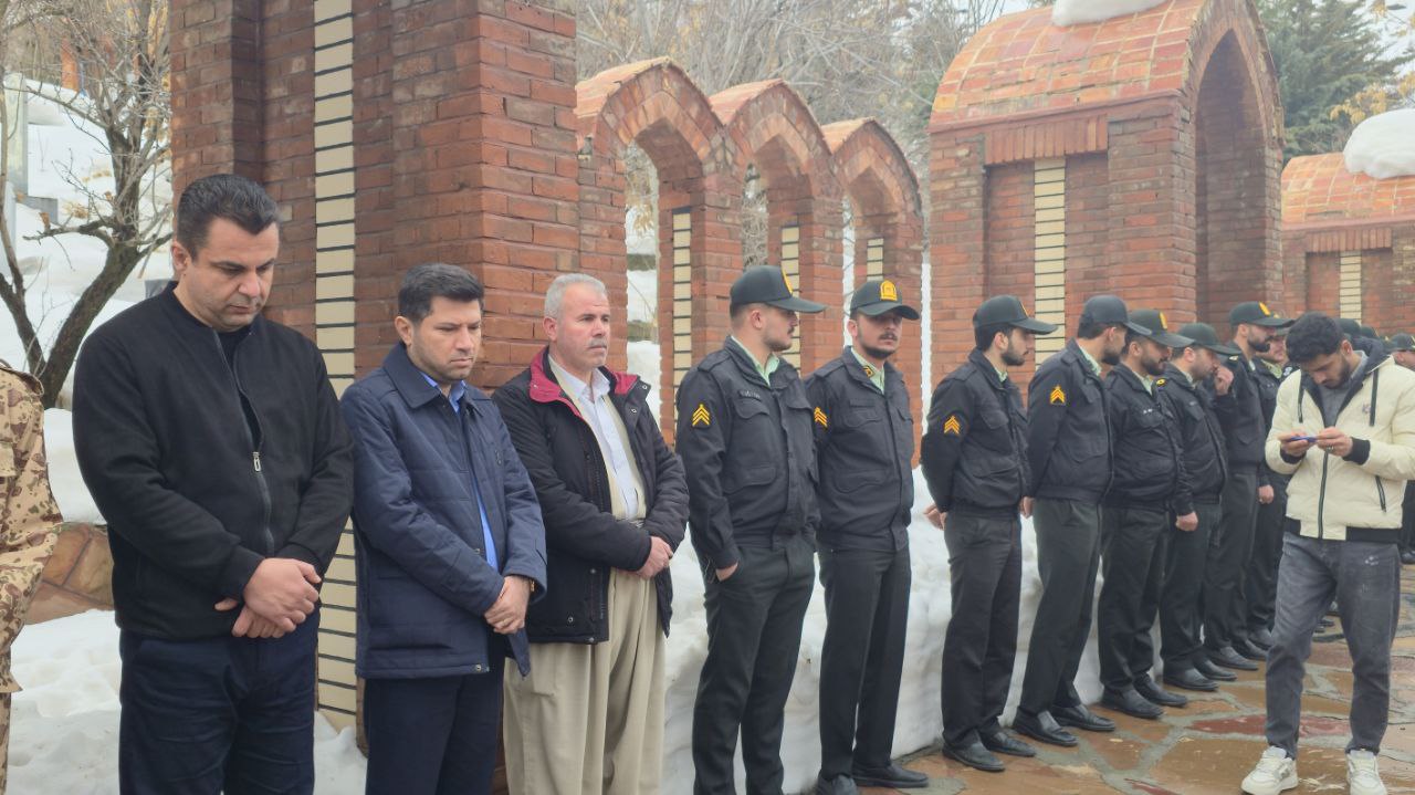 غبارروبی مزار شهدای سردشت به مناسبت دهه مبارکه فجر